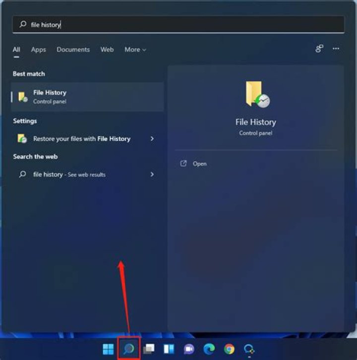 How does File History work in Windows 10?